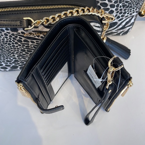 MICHAEL KORS LARGE DOUBLE ZIP WRISTLET WALLET PHONE CASE CLUTCH
Black Multi - Picture 10 of 16